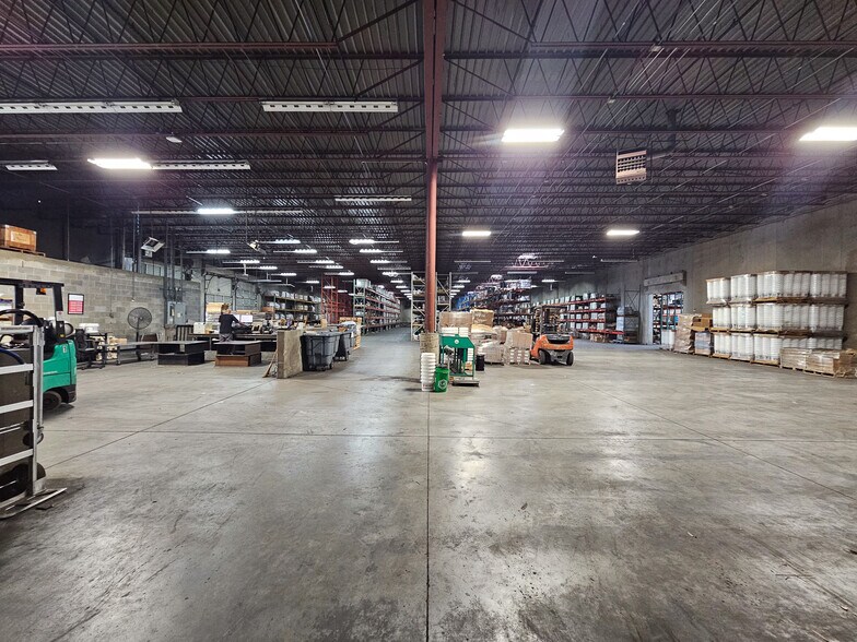 More Photos Of 144 Industrial Dr, Birmingham Flex For Lease