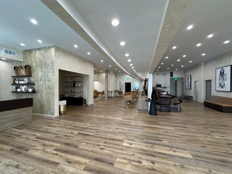 More Photos Of 351-355 N Canon Dr, Beverly Hills Storefront Retail Office For Lease