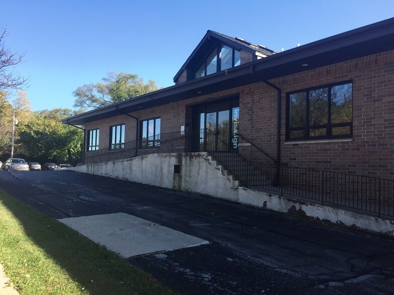 More Photos Of 4949 Euclid Ave, Palatine Medical For Lease
