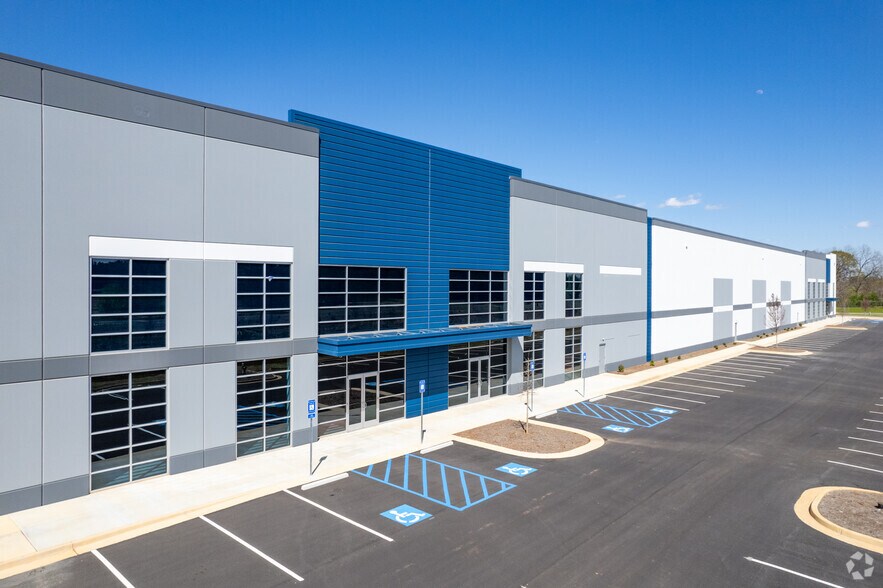 More Photos Of 700 Highway 16 E, Newnan Distribution For Lease