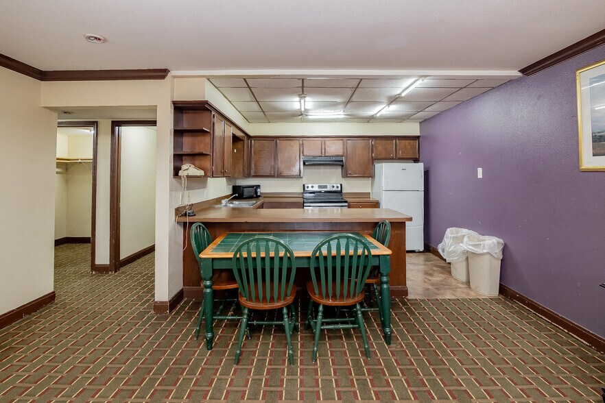 More Photos Of 3005 Houston Hwy, Victoria Hotel For Sale