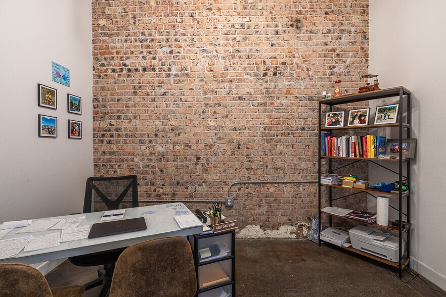 More Photos Of 615 Broadway St, Lubbock Office For Lease