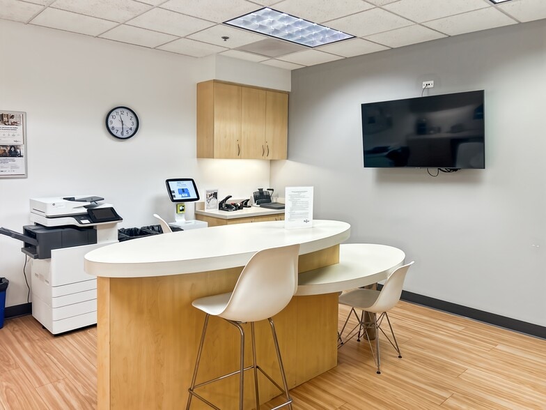 More Photos Of 1902 Wright Pl, Carlsbad Coworking Space