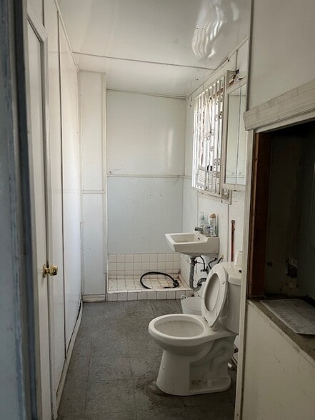 More Photos Of 1724 W 2nd St, Santa Ana Warehouse For Sale