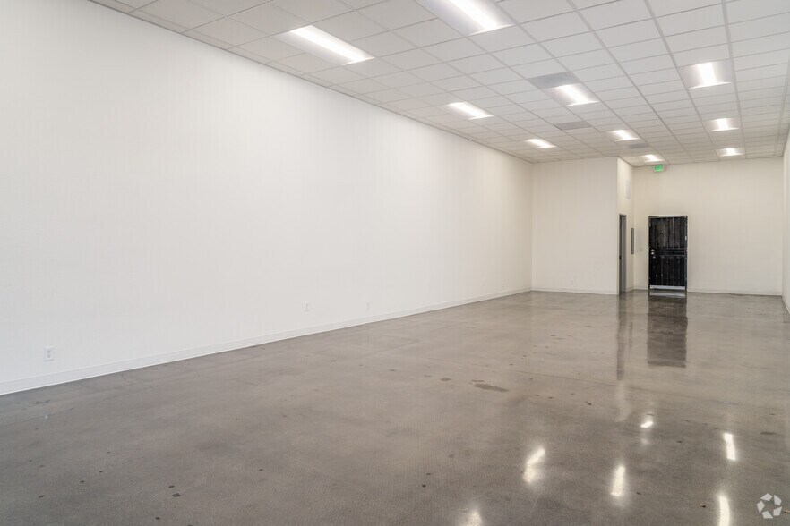 More Photos Of 44204-44276 10th St W, Lancaster Unknown For Lease