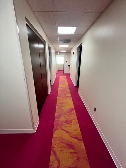 More Photos Of 1505 Eastland Dr, Bloomington Medical For Lease