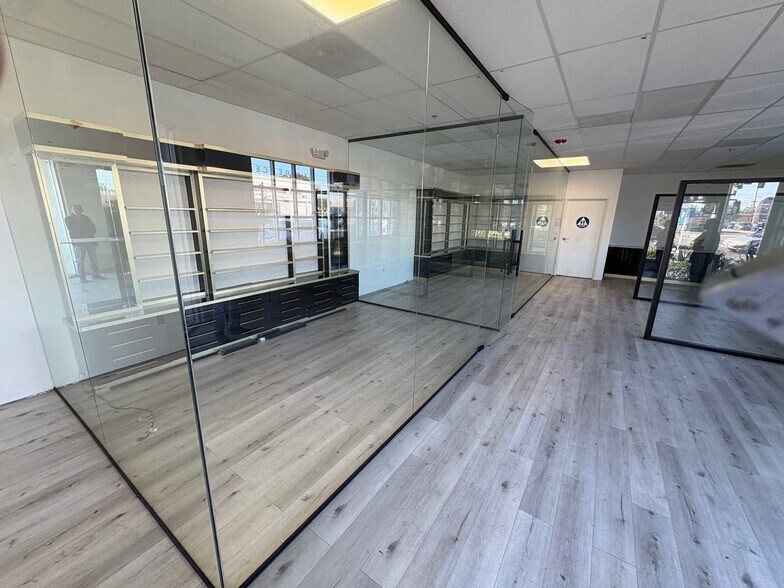 More Photos Of 9972 Westminster Ave, Garden Grove Freestanding For Lease