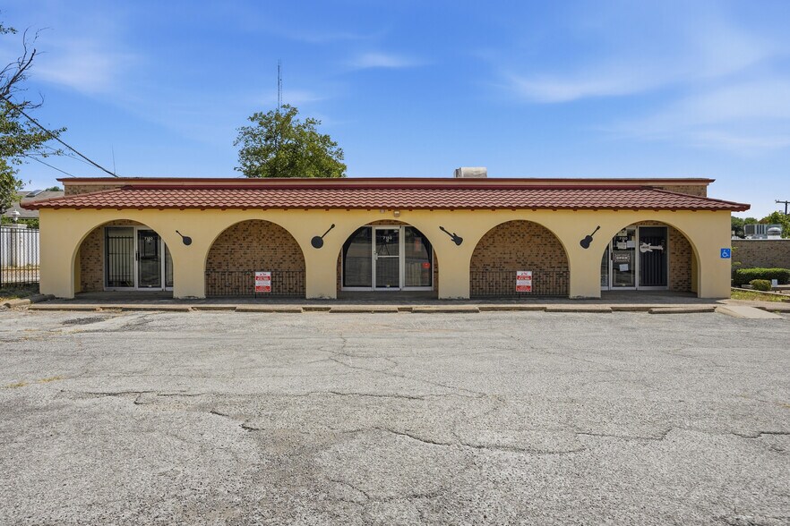 More Photos Of 7150 Baker Blvd, Fort Worth Office For Sale