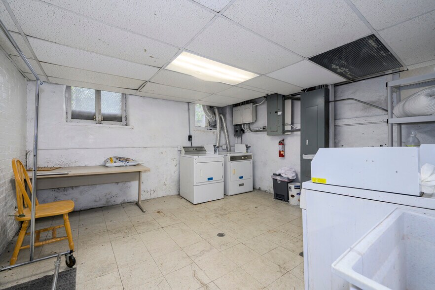 More Photos Of 4374-4382 W Pine Blvd, Saint Louis Office For Sale