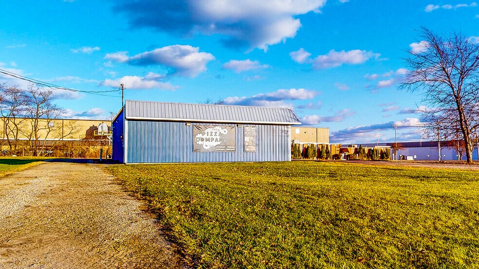 More Photos Of 1794 Harrington Memorial Rd, Mansfield Bar For Sale