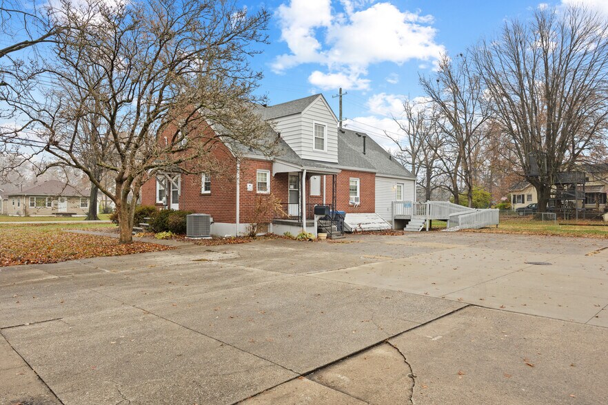 More Photos Of 4816 Greenwood Rd, Louisville Medical For Lease