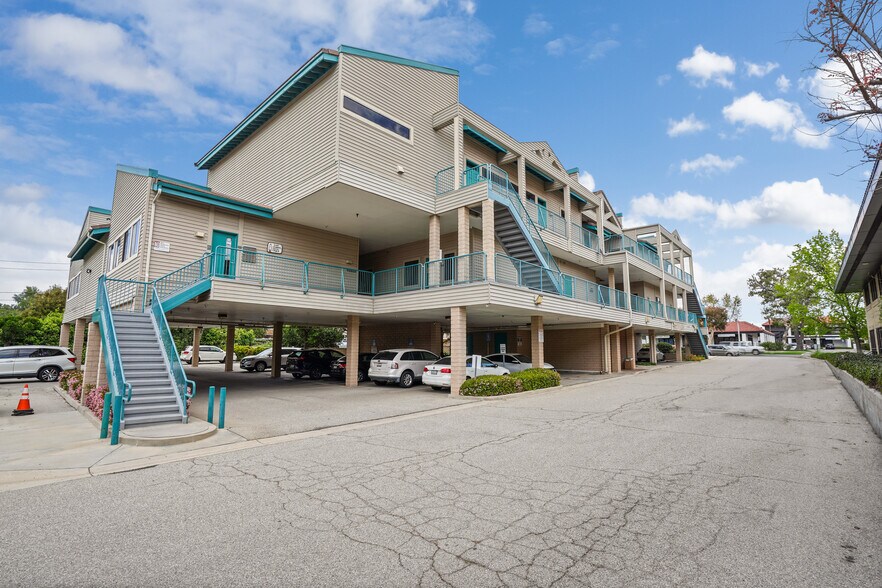 More Photos Of 1755 Erringer St, Simi Valley Medical For Lease