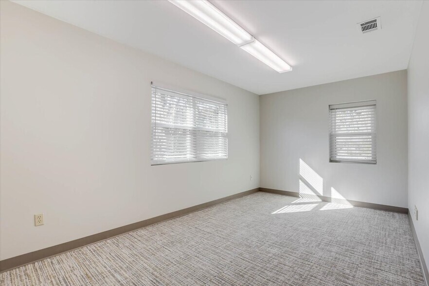 More Photos Of 1310 Thomasville Rd, Tallahassee Office For Sale