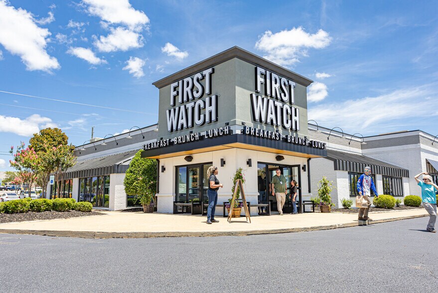 More Photos Of 2301 Cobbs Ford Rd, Prattville Restaurant For Sale