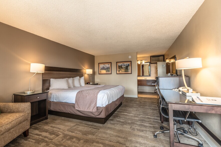 More Photos Of 1809 N 16th St, Wheatland Hotel For Sale