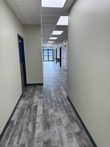 More Photos Of 4627 Dixie Hwy, Louisville Office For Sale
