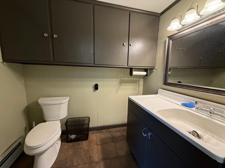 More Photos Of 142 Highland St, Worcester Storefront Retail Residential For Lease