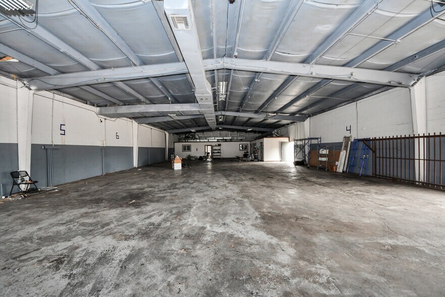 More Photos Of 8603 Shoal Creek Dr, Houston Warehouse For Sale