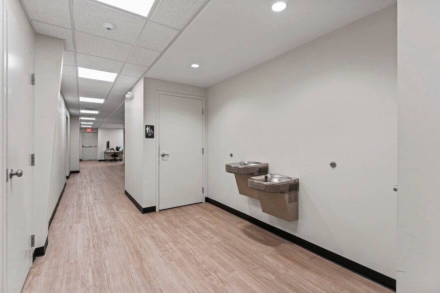 More Photos Of 4600 E Martha Truman Rd, Grandview Warehouse For Lease