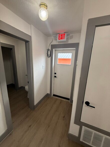 More Photos Of 1287 E Common St, New Braunfels Office For Lease