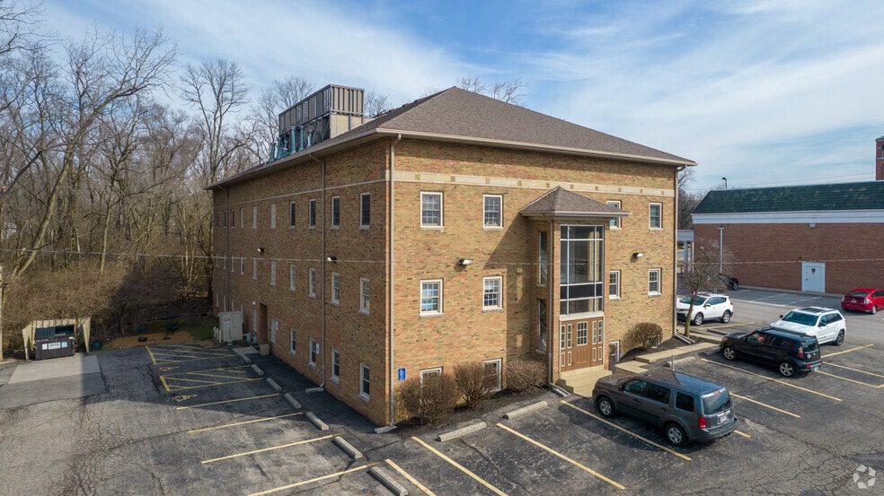 More Photos Of 5655 N High St, Worthington Medical For Lease