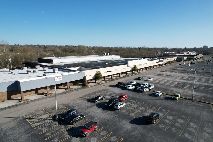 More Photos Of 4306-4454 N Broadway St, Knoxville Unknown For Lease