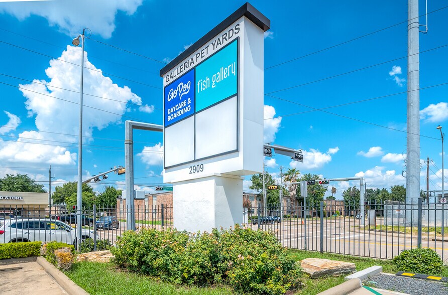 More Photos Of 2909 Fountain View Dr, Houston Unknown For Lease