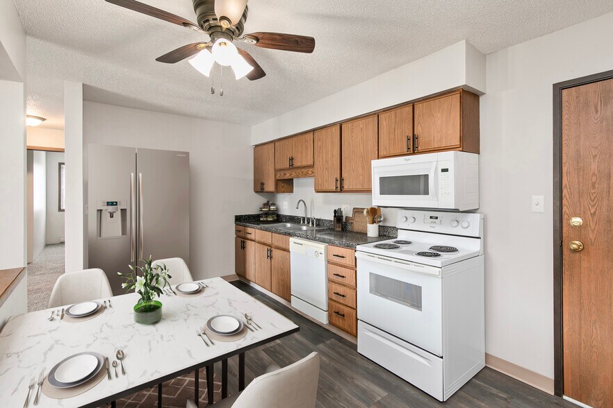 More Photos Of 100-112 5th Ave NW, Altoona Apartments For Sale