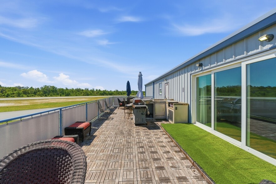 More Photos Of 8600 Airport Blvd, Leesburg Airplane Hangar For Sale