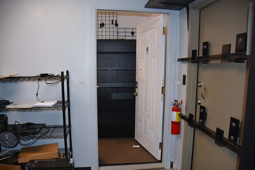 More Photos Of 43 County Road 17, Enterprise Showroom For Sale