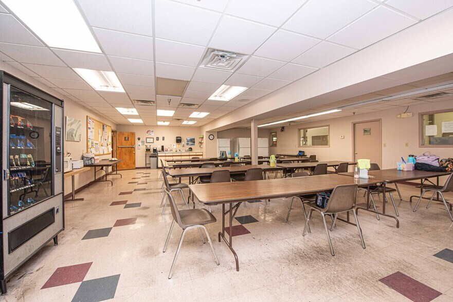 More Photos Of 2105 Production Dr, Louisville Manufacturing For Sale