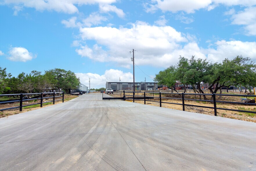 More Photos Of 451 Farrell Rd, Dripping Springs Light Distribution For Sale