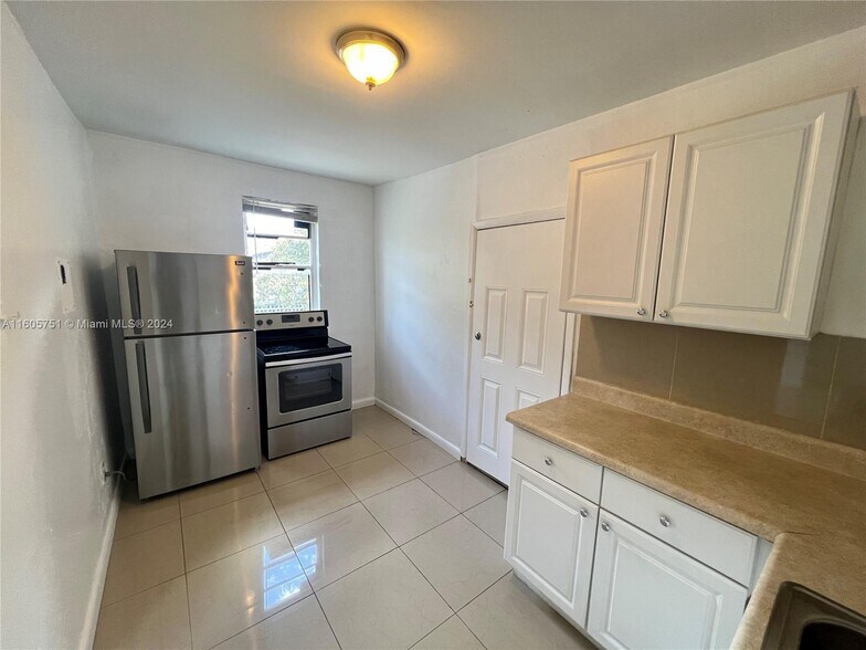 More Photos Of 548-550 NW 30th St, Miami Apartments For Sale