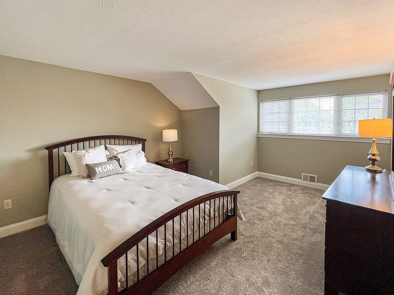 More Photos Of 290 Exchange Blvd, Rochester Apartments For Lease