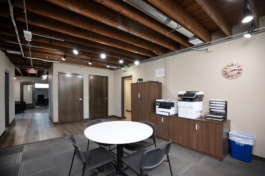More Photos Of 2727 Roe Ln, Kansas City Manufacturing For Lease