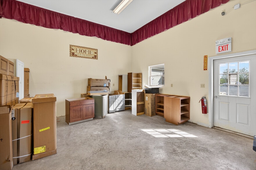 More Photos Of 5585 MacArthur Rd, Whitehall Showroom For Sale