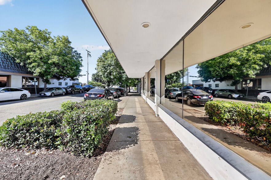 More Photos Of 1300-1340 Broadway Ave, Atwater Storefront For Lease