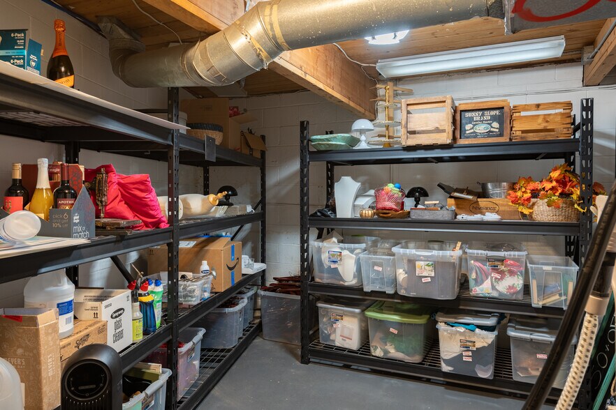 More Photos Of 220 Xenia Ave, Yellow Springs Storefront For Sale