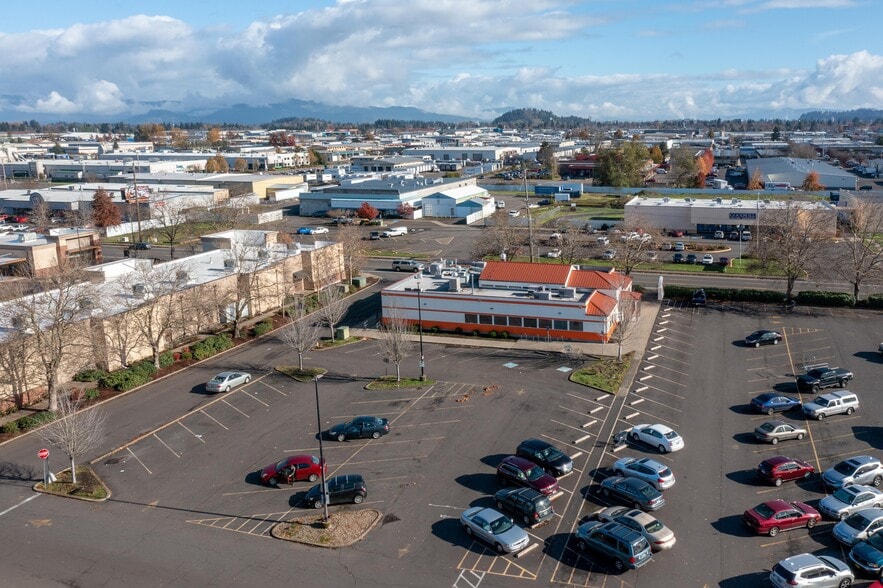 More Photos Of 950 Seneca Rd, Eugene Restaurant For Sale