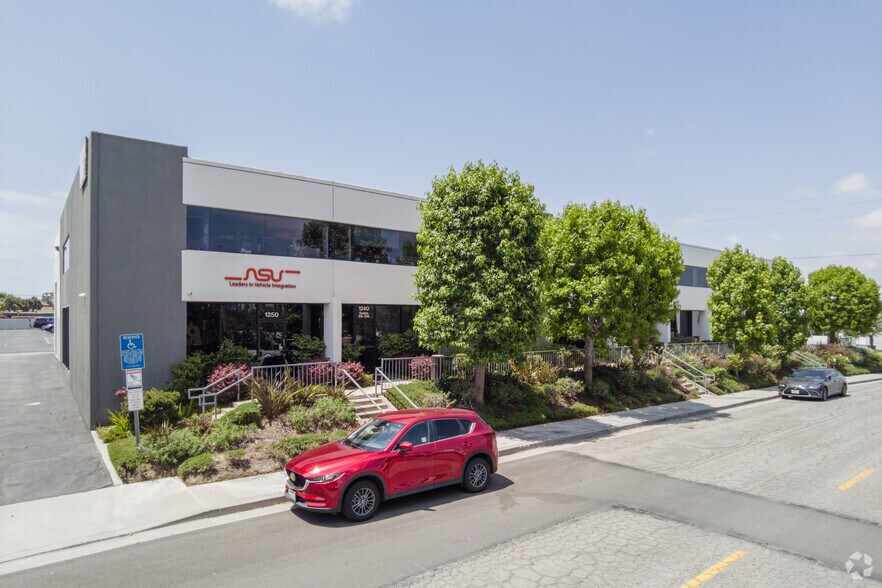 More Photos Of 2900 Orange Ave, Signal Hill Unknown For Lease