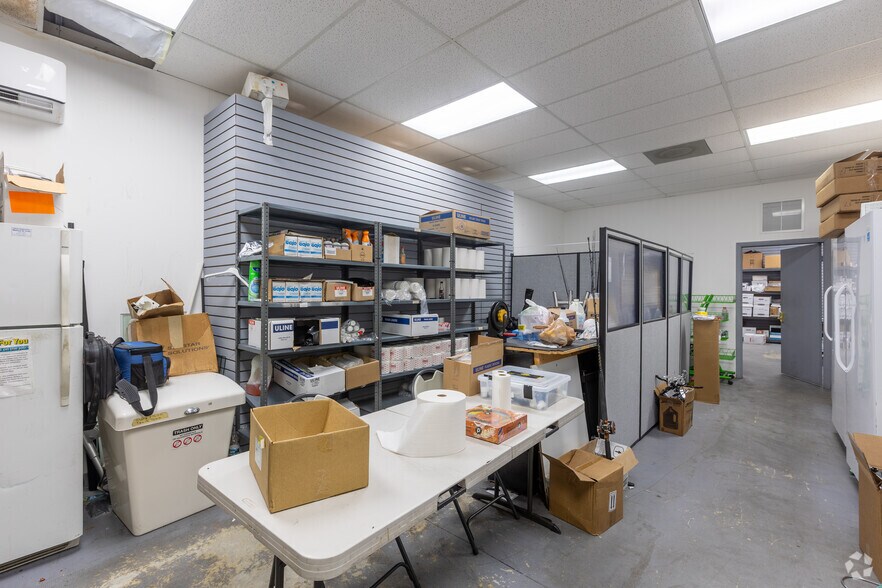 More Photos Of 2205 NW 20th St, Miami Freestanding For Lease