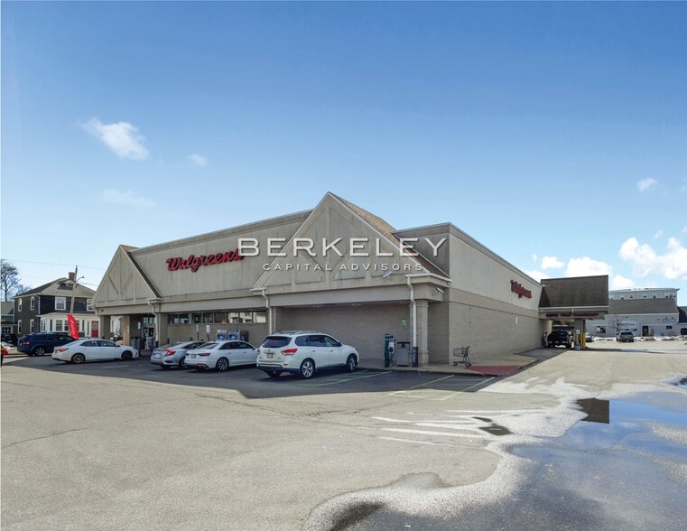 More Photos Of 54 Elliott St, Beverly Drugstore For Sale