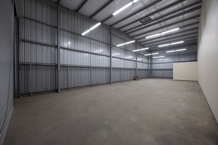 More Photos Of 326-330 W 58th St, Los Angeles Warehouse For Sale