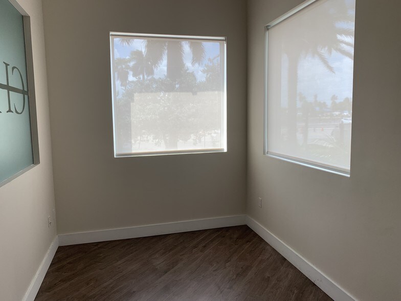 More Photos Of 201 N Ocean Dr, Hollywood Storefront Retail Office For Lease