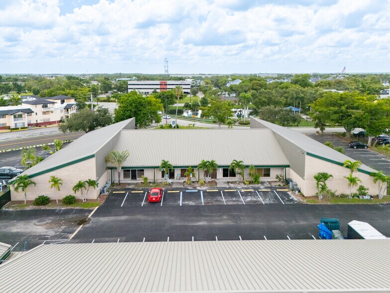 More Photos Of 2120 Collier Ave, Fort Myers Unknown For Lease