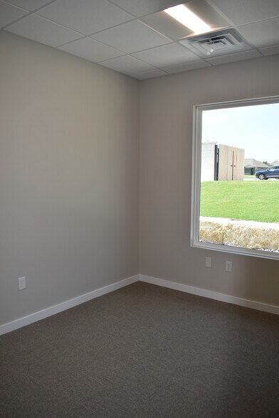 More Photos Of 216 Paloma Dr, Temple Office For Lease