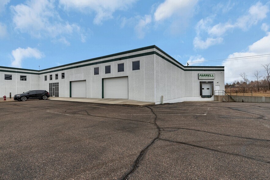 More Photos Of 300 14th Ave E, Sartell Showroom For Lease