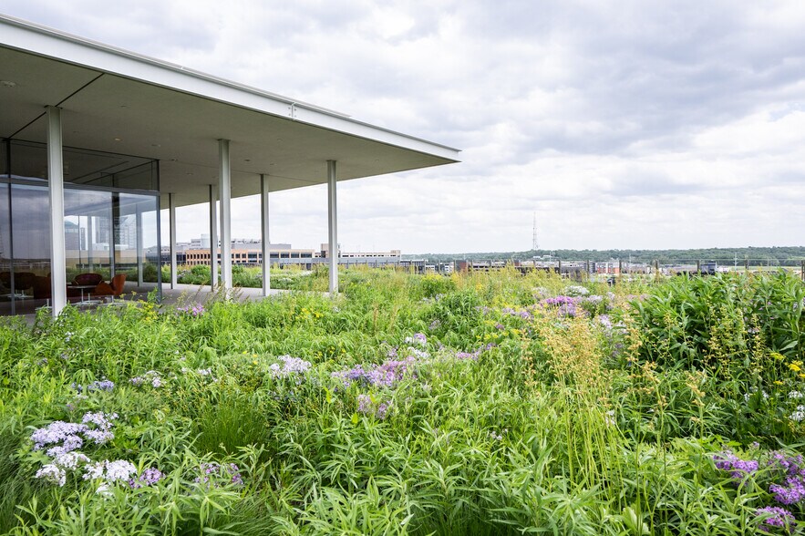 More Photos Of 1459 Grand Ave, Des Moines Office For Lease