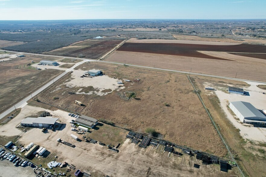 More Photos Of 101 Rancho Grande, Floresville Service For Sale