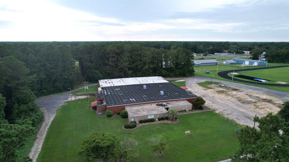 More Photos Of 235 S Hampton Ave, Johnsonville Warehouse For Sale